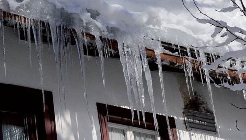 Zima bez problemów. Ochrona dachów, rynien i rur przed zamarzaniem