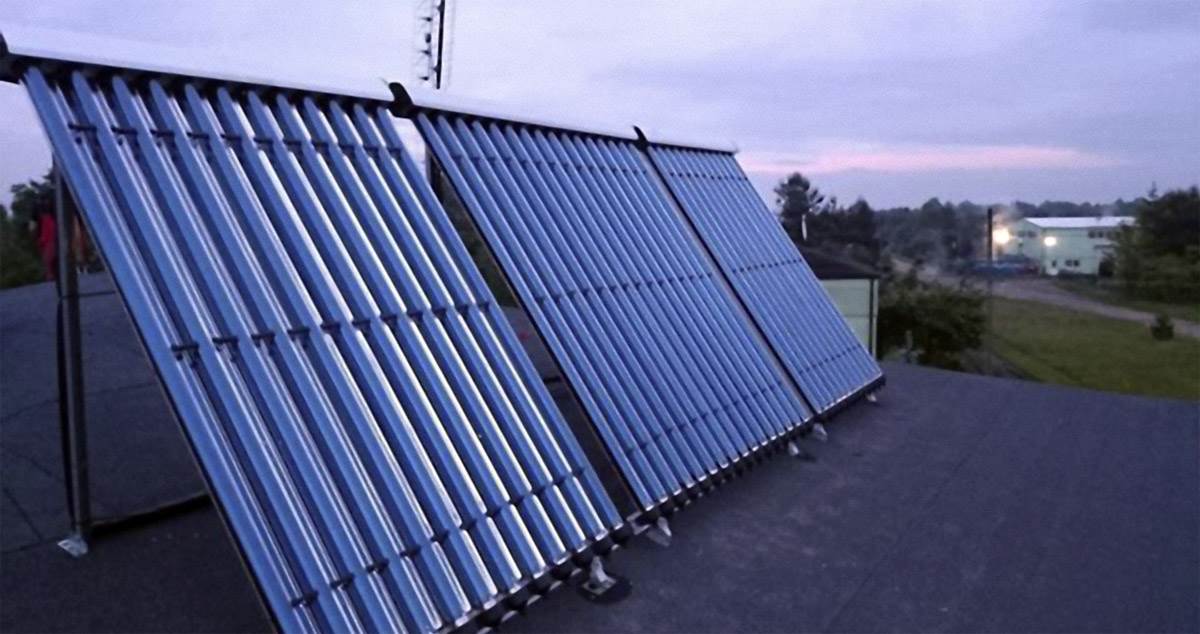 FOT. 4. Istotnym parametrem przy regulacji systemu jest prawidłowe ustalenie temperatur granicznych pracy obiegu solarnego w taki sposób, by zmaksymalizować uzysk ciepła z instalacji kolektorów słonecznych. Fot.: Caldoris