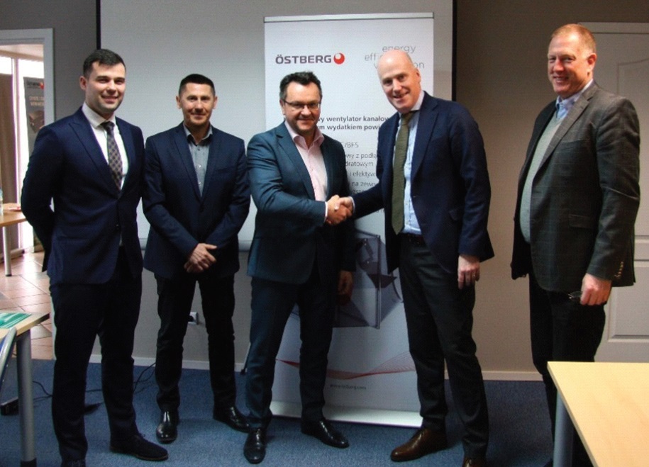 Peter Jakobsson, CEO Östberg Group AB i Jarosław Józefowicz, Commercial Director Iglotech Sp. z o.o. po podpisaniu umowy.