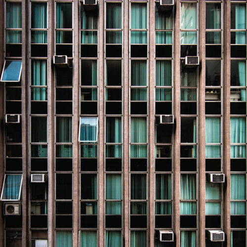 Klimatyzacja w domu i w biurze – czy warto ją montować?