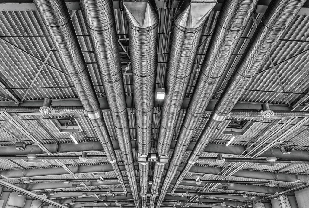 Fot. 1. Klimatyzacja i wentylacja przemysłowa bazuje na innych czynnikach niż małe instalacje. Fot. PIXABAY.COM