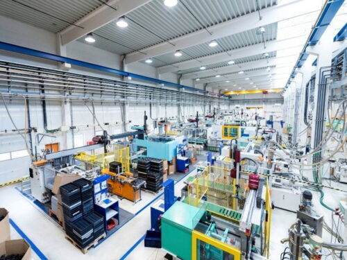 Dlaczego warto zainwestować w halę przemysłową? Powierzchnie produkcyjne i magazynowe