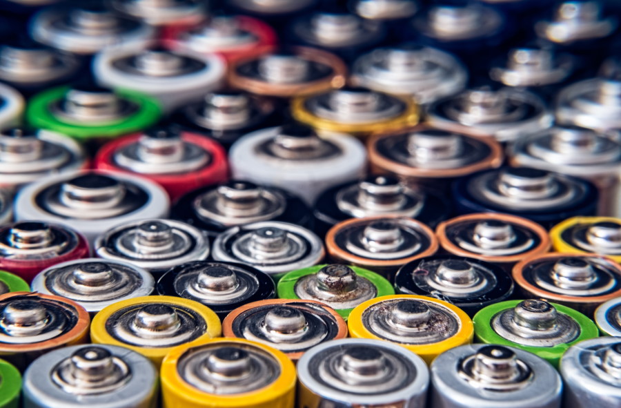 Co wyróżnia baterie litowe?