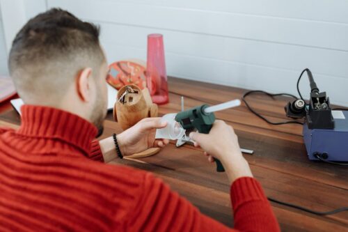 Pistolety dozujące do klejów i mas uszczelniających. Zastosowanie i rodzaje