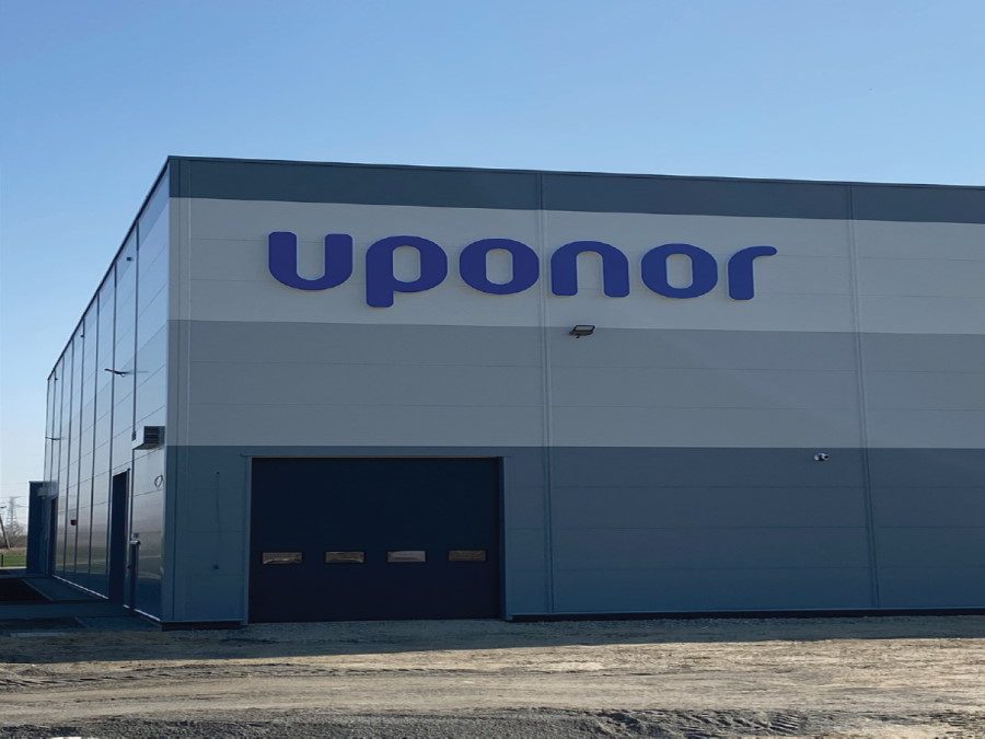 Kamień milowy w integracji firm Uponor i Capricorn: oddanie do użytku nowej hali magazynowej w Świebodzicach