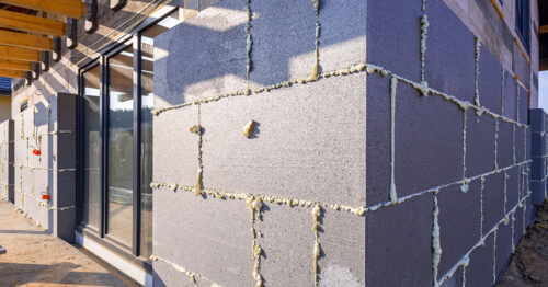 Styropian fasadowy – czym się charakteryzuje?