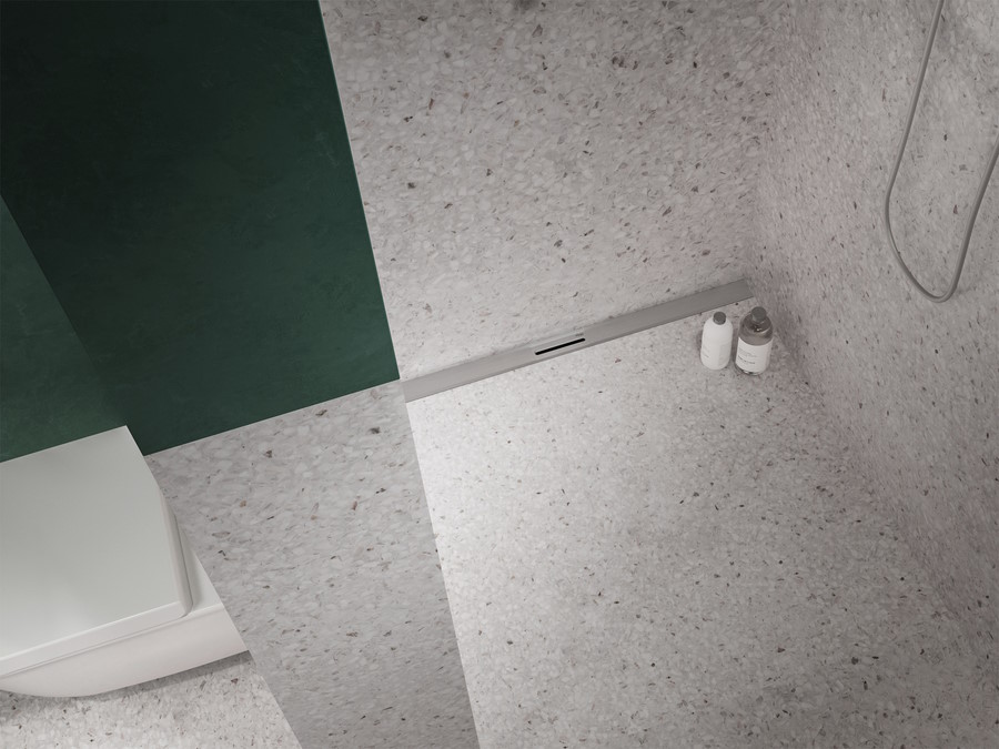 Wąska łazienka: optymalne wykorzystanie przestrzeni z systemem podtynkowym i prysznicem bez brodzika