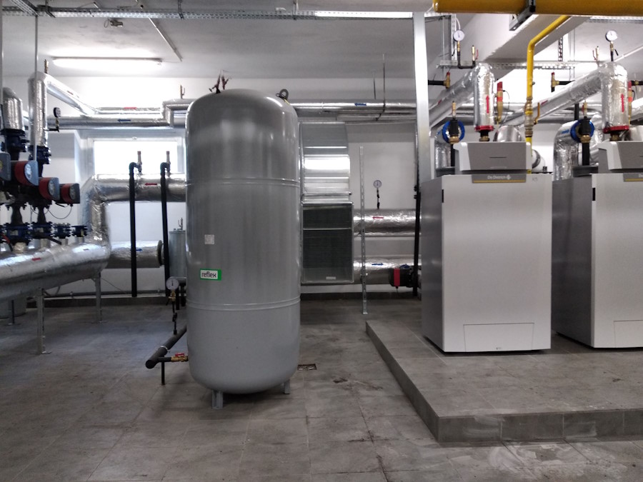 Case study: wymiana systemu ogrzewania na kaskadę kotłów kondensacyjnych De Dietrich w Szkole Podstawowej nr 1 w Kamieńsku