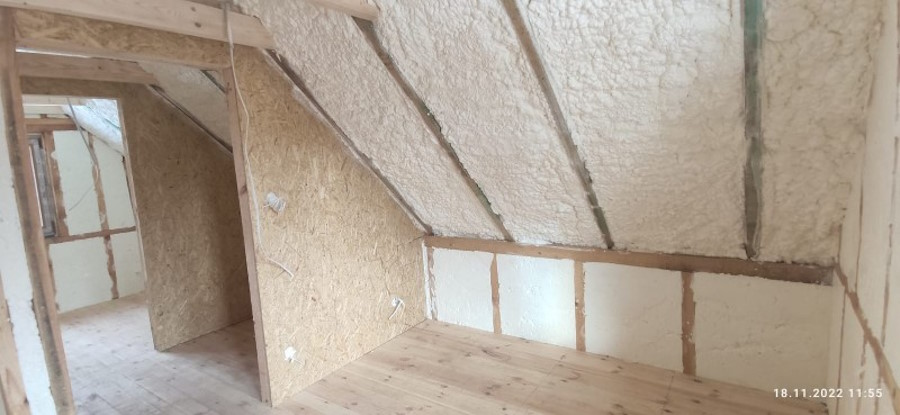 Ocieplenie Poddasza a Oszczędności Energetyczne: Jak Obniżyć Rachunki za Energii