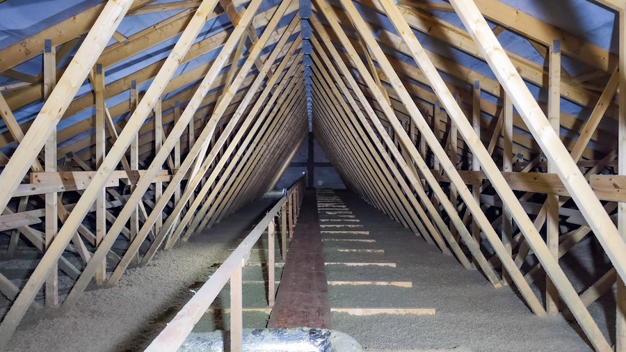 Ocieplenie Poddasza a Oszczędności Energetyczne: Jak Obniżyć Rachunki za Energii