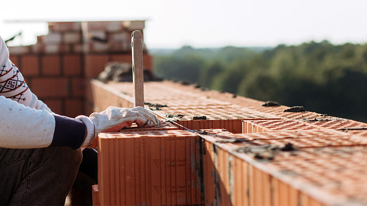 Pustak ceramiczny kontra beton komórkowy - Który materiał jest lepszy