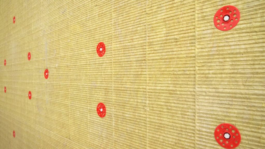 Termomodernizacja budynku - jak zamontować wełnę fasadową?