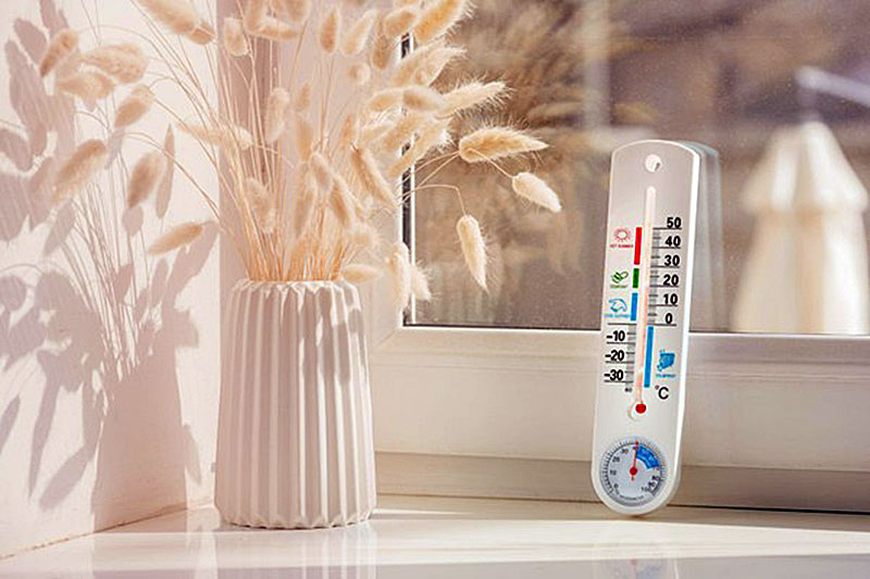 termometr na parapecie