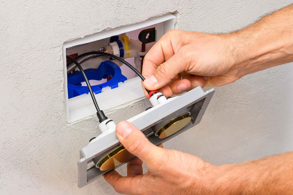 Fot. Stelaż podtynkowy Roca Duplo S jest wyposażony w bardzo prosty w montażu mechanizm spłukujący w technologii dwulinkowej